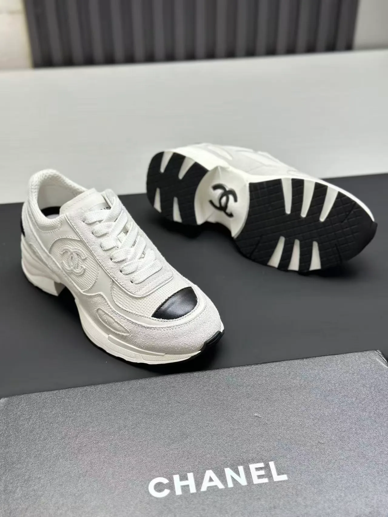 Men's shoes 💰620💰Women's 🚺 Chanel Panda shoes! 2025 counter top casual sports shoes This classic design; the upper is in the style of electric embroidery with various techniques; the outsole is fashionable and sporty; the unusual inclusion of a variety of color matching elements... The diversified mix and match is very good-looking and versatile, and can be used for leisure, fashion, sports, and outdoor... ꫛꫀꪝ Go➫ Materials: ❶Upper made of: original imported first-layer silk cowhide + original waterproof cloth + original first-layer cowhide ❷Inner use: Original Yangli+wang ❸ Outsole based on: Original TPU combination outsole Special counter boutique packaging complete set for women 35–41